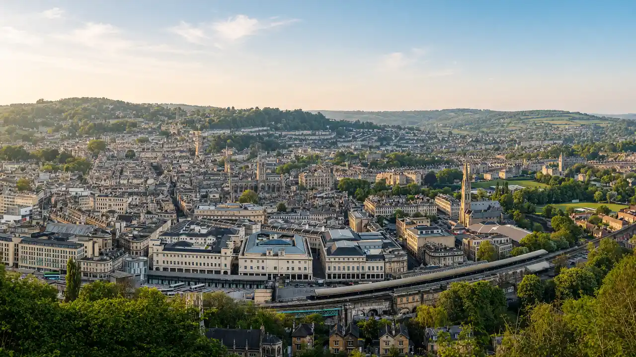KI-Illustration: Blick auf Bath vom Alexandra Park