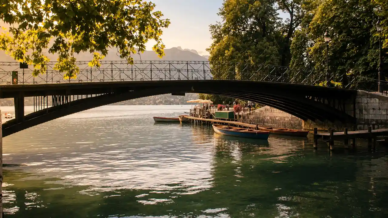 KI-Illustration: Pont des Amours am See von Annecy